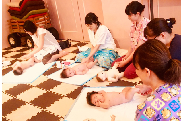 ベビーマッサージで赤ちゃんが気持ちよさそうにしていくのが実感できます